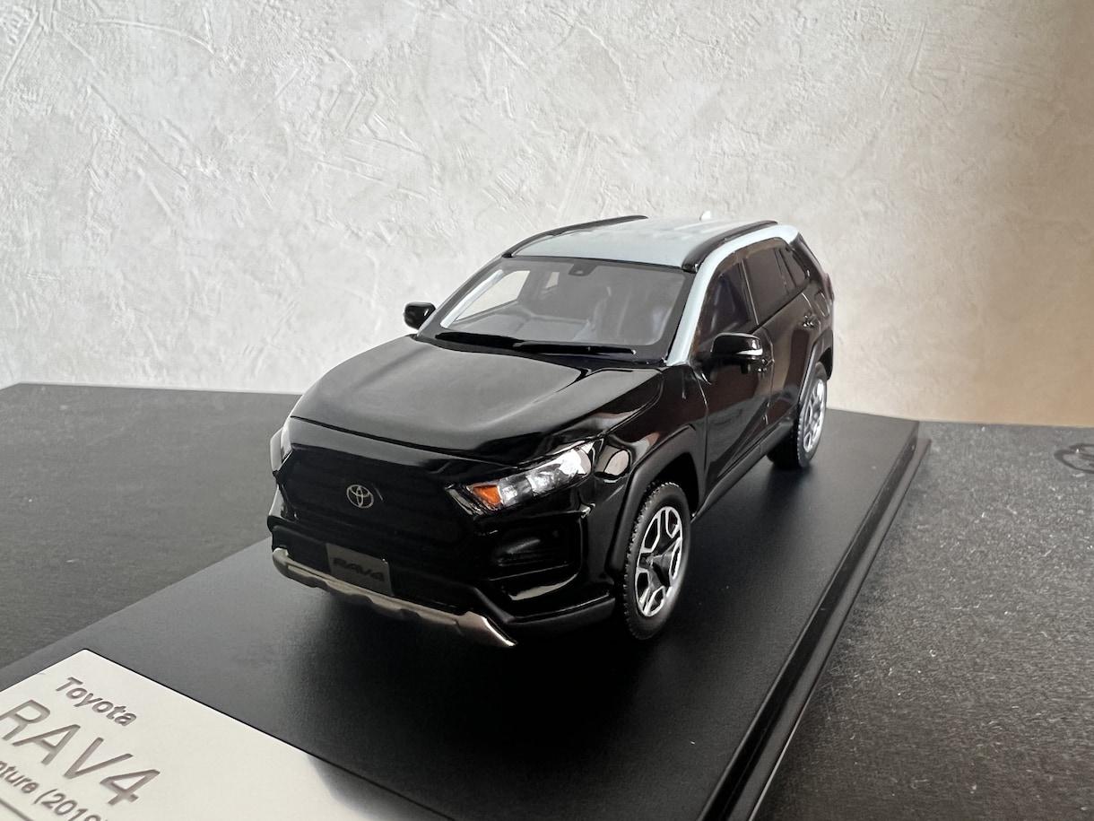 ミニカー(1/43など)のカラー変更をいたします 昔乗っていた想い出の一台をリビングにいかがでしょうか？ イメージ4