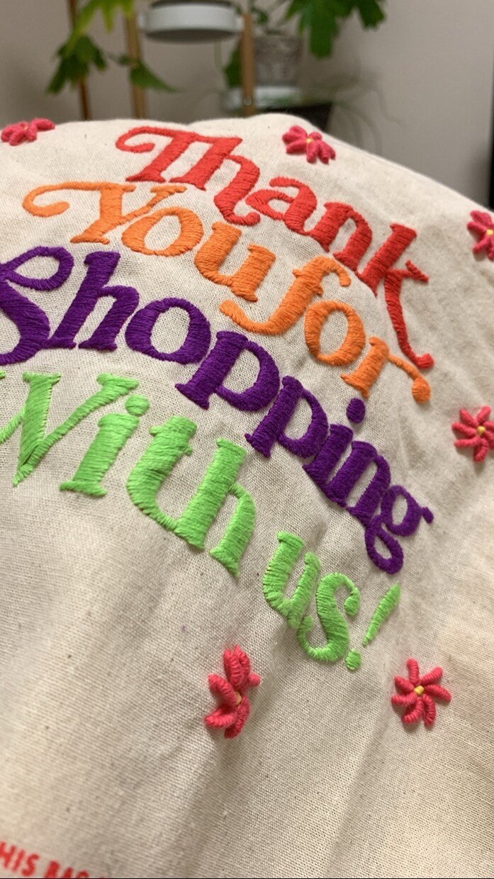 ポーチやTシャツに手刺繍いたします 現役ファッションデザイナーがデザイン提案、刺繍します。 イメージ1