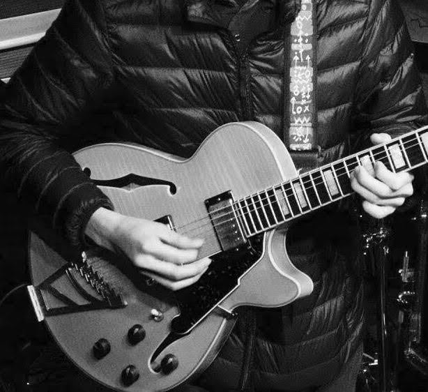 ギター（エレキ・アコギ・ガット）の録音演奏承ります ロックやポップス、ジャズ、ボサノバなど幅広いジャンルのギター イメージ1