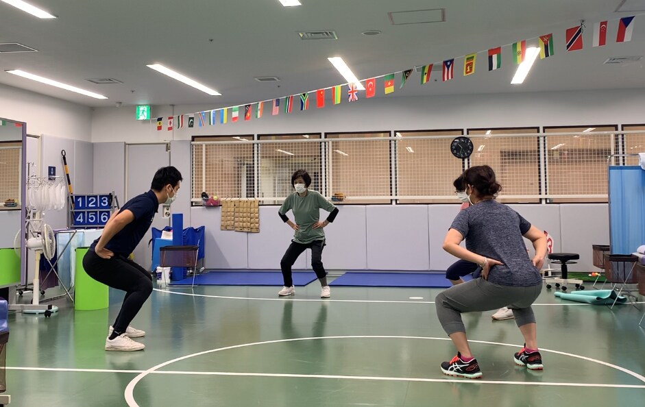 忙しい主婦向け自宅でできる簡単エクササイズ教えます 写真によるわかりやすい解説付き！ イメージ1