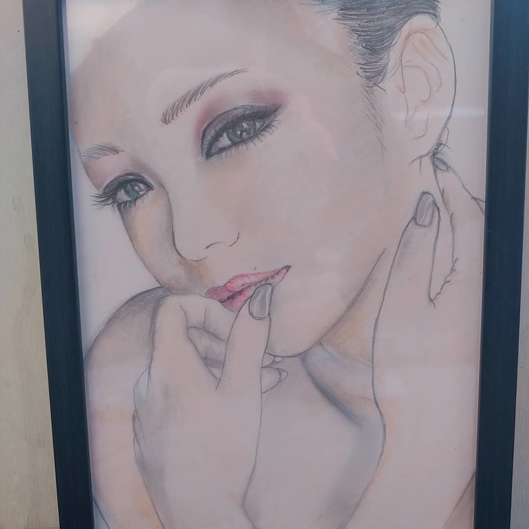 色紙に色鉛筆またはペンで仕上げます 色紙　手書きとなってますスプレーアートもしています イメージ4