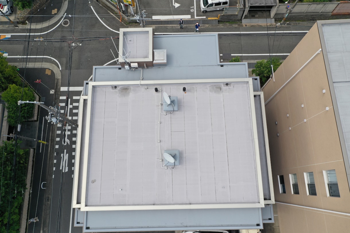 建築物をドローンで撮影します 一般住宅、マンション、工場、倉庫等をドローンで調査します。 イメージ2
