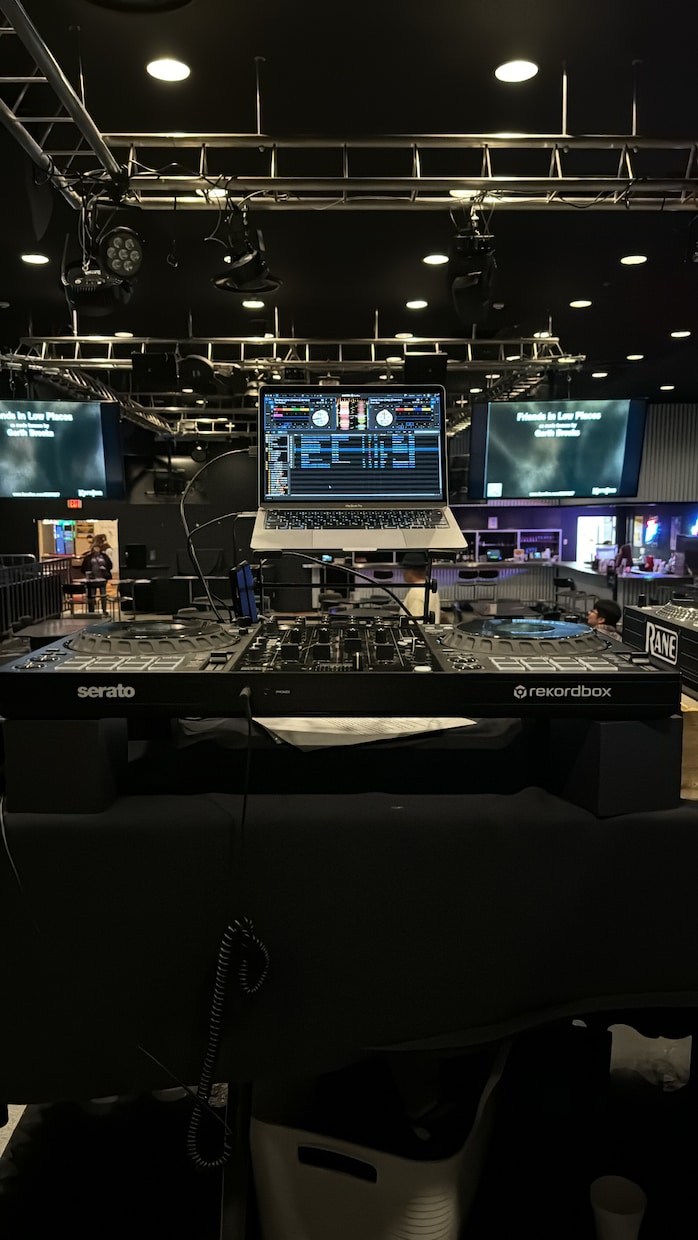 米軍基地でDJ している現役DJ がレッスンします 得意ジャンル POPS HIPHOP R&B  EDM イメージ1
