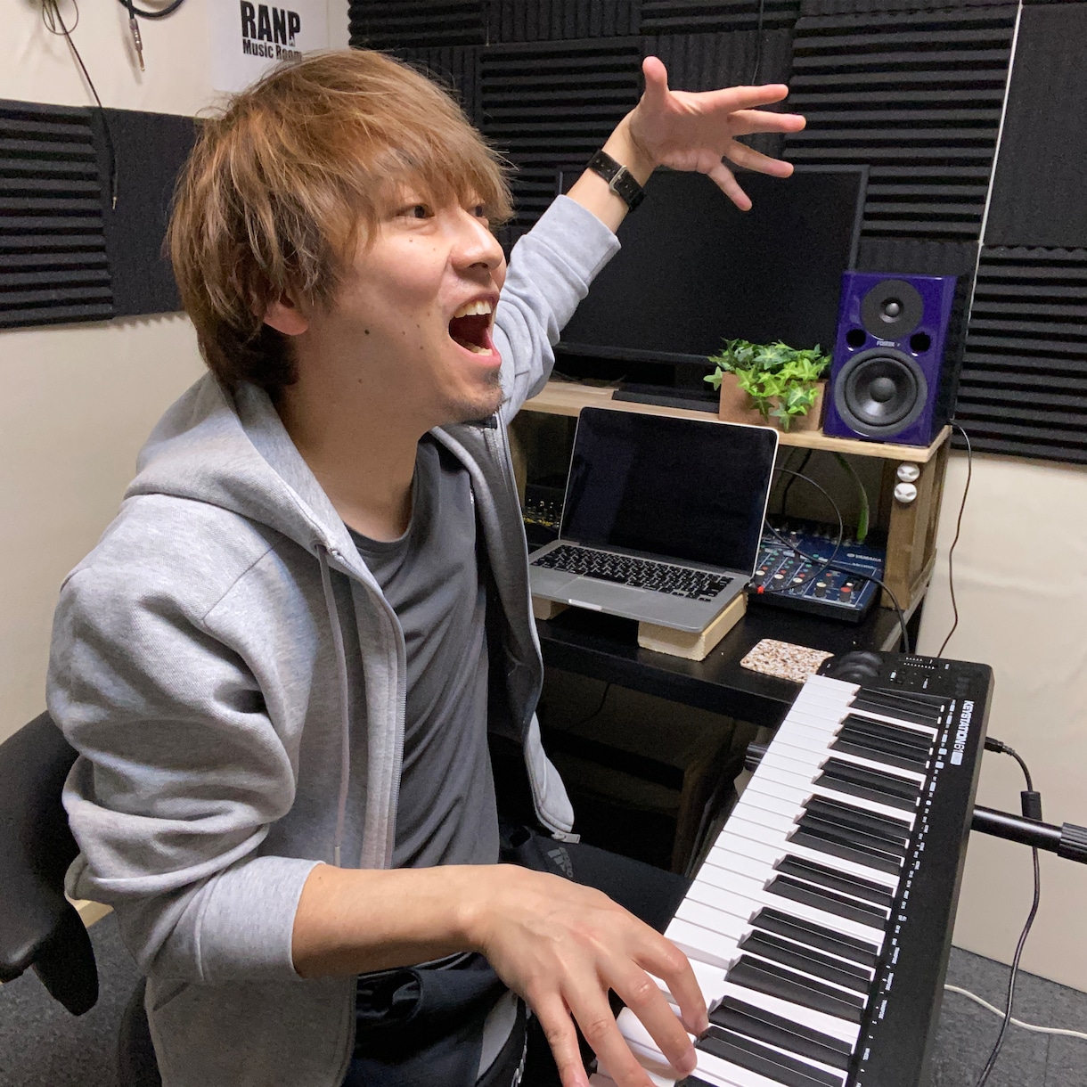 あなたに合ったボイトレ、歌唱指導をいたします あなたの歌を上手に聴かせる為の"何か"を。 イメージ1