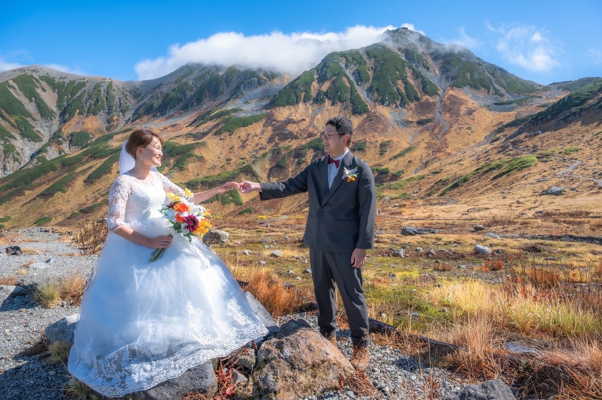 山でウェディングフォト撮ります 登山をしながら前撮り・後撮り・ロケーションフォト！ イメージ2