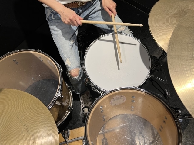 ポップ、ロック楽曲のドラム演奏します 女性ドラマーが女性ボーカル楽曲のドラム演奏します イメージ1
