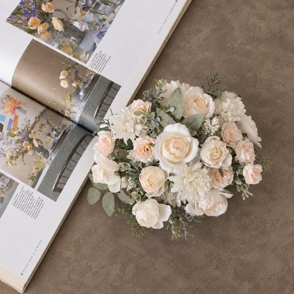 造花で結婚式のテーブルアレンジ作ります 生花禁止の会場にも最適です。カラー、花材等ご相談ください イメージ1