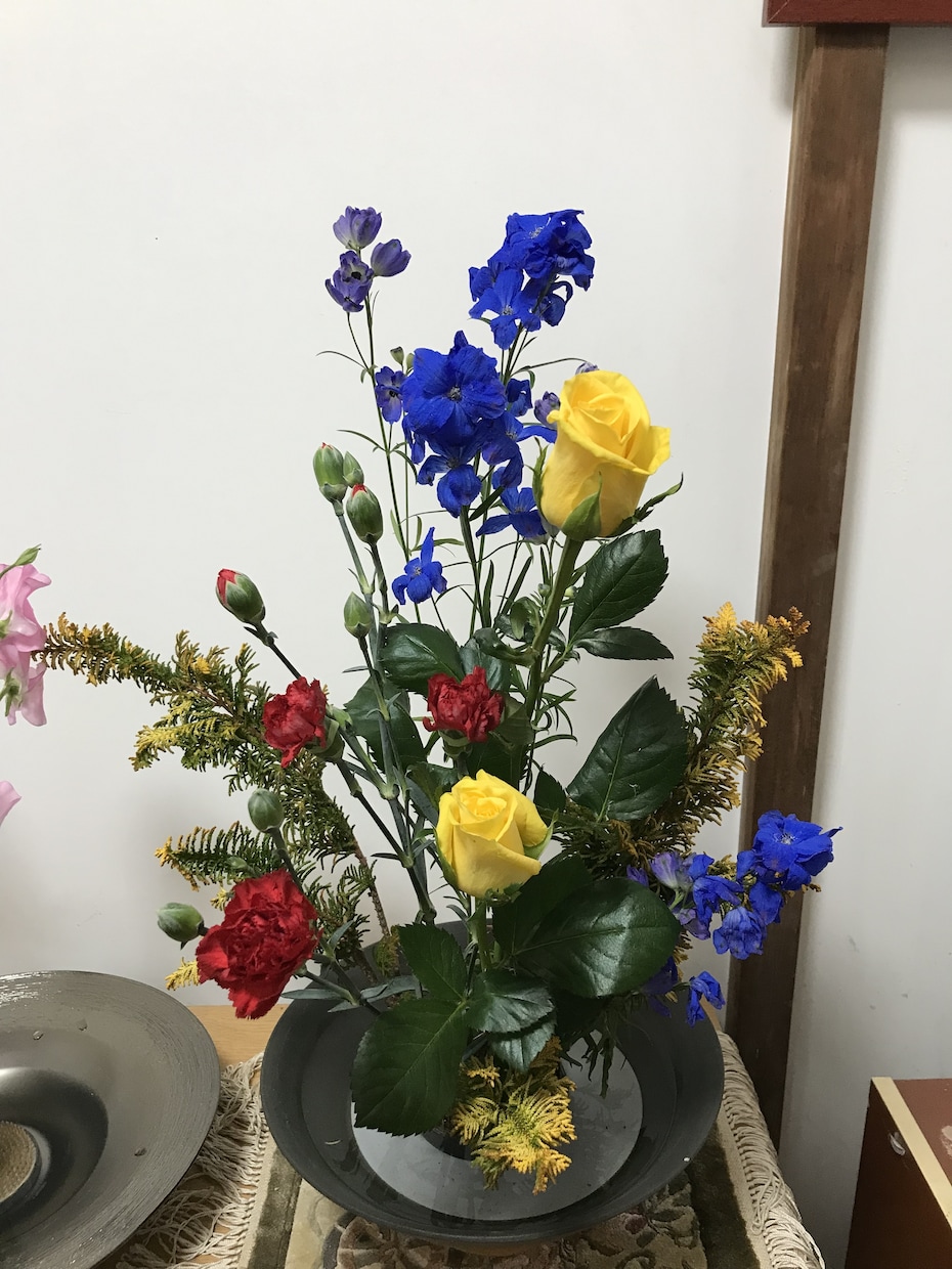 お花を初めていけてみる方にも教えます 写真を撮ってください。正面から横後ろが映るように。 イメージ1
