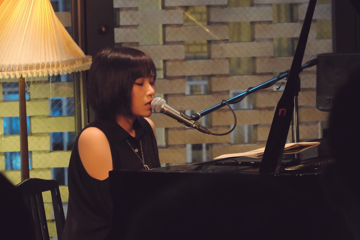 楽曲のコーラスワークやります 相対音感・聖歌隊で鍛えた音感で楽曲を更に輝かせます。 イメージ2