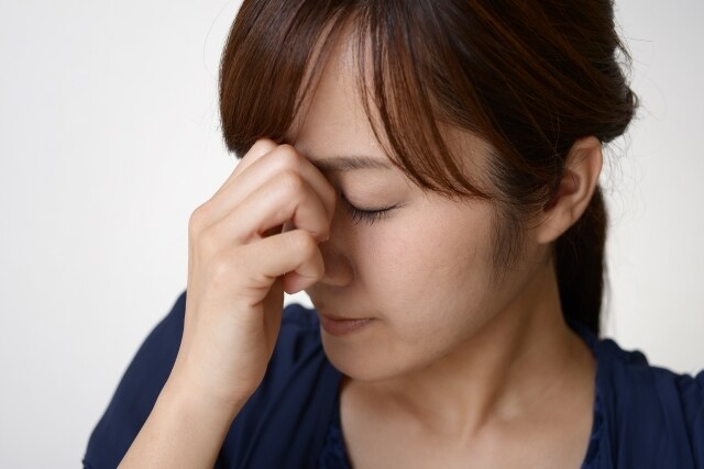 慢性的な目の疲れに。セルフアイケア講座ます 東洋医学に基づいた目のツボを刺激して、目の疲れを和らげます。 イメージ1