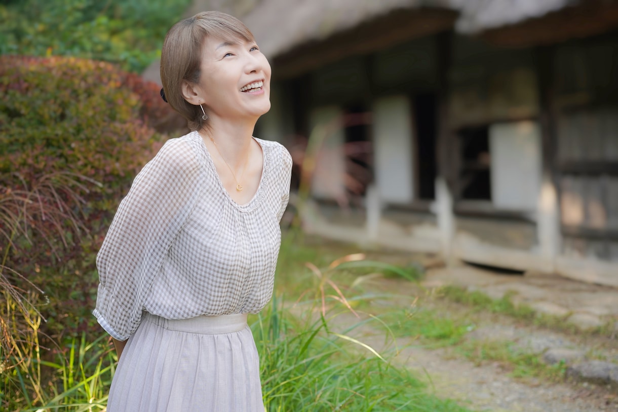 自然な表情のプロフィール写真を撮影します ご自分でも気づいていらっしゃらない素敵な表情を切り取ります。 イメージ2