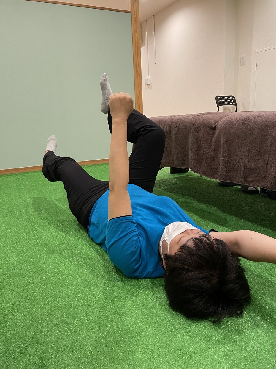 肩こりが酷い方におススメのストレッチをします 子育てと仕事で忙しいママさん向け、30分でユルっとスッキリ！ イメージ7
