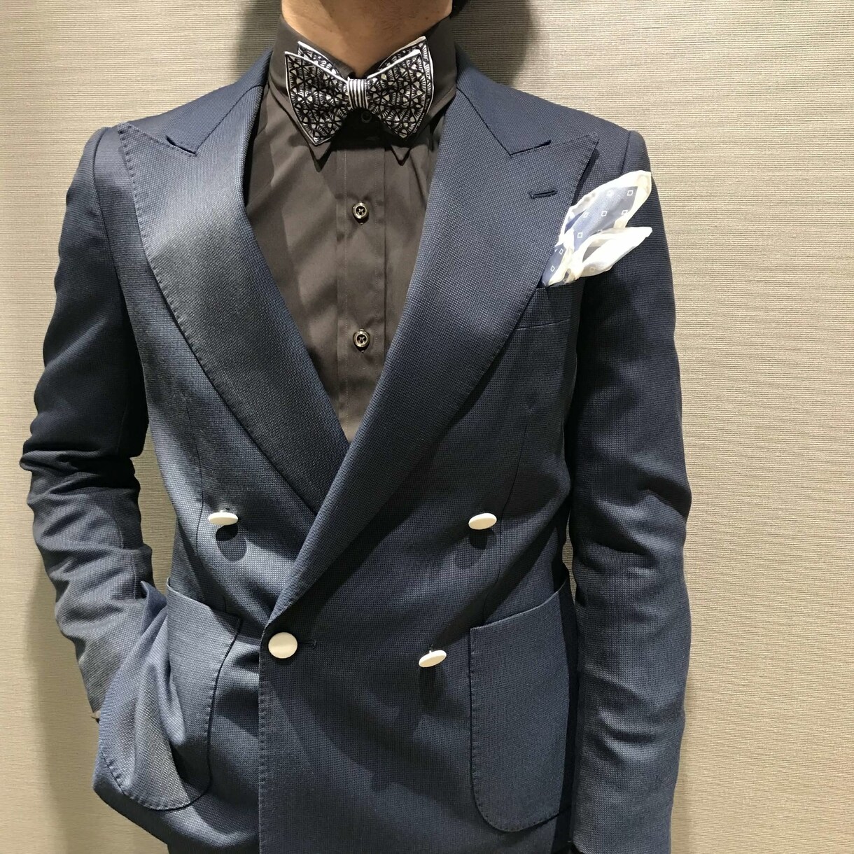 結婚式、披露宴の新郎様の衣装選びます 某ドレスショップにてメンズコーディネーター経験有り！ イメージ1