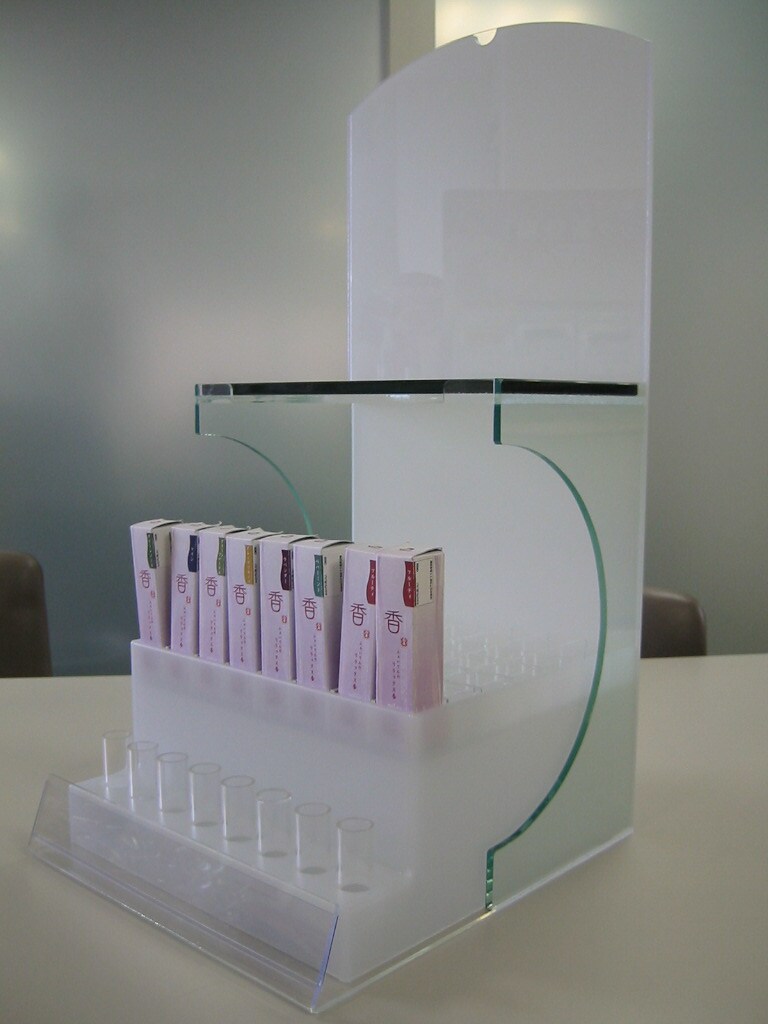 商品が引き立つ、オリジナルな販促什器を形にします 什器製作のプロが、最適な形、+αをご提案！ イメージ2