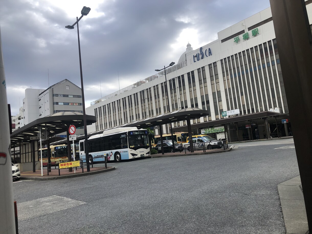 駅舎の写真を提供します 朝から夜の駅舎の写真があります。 イメージ3
