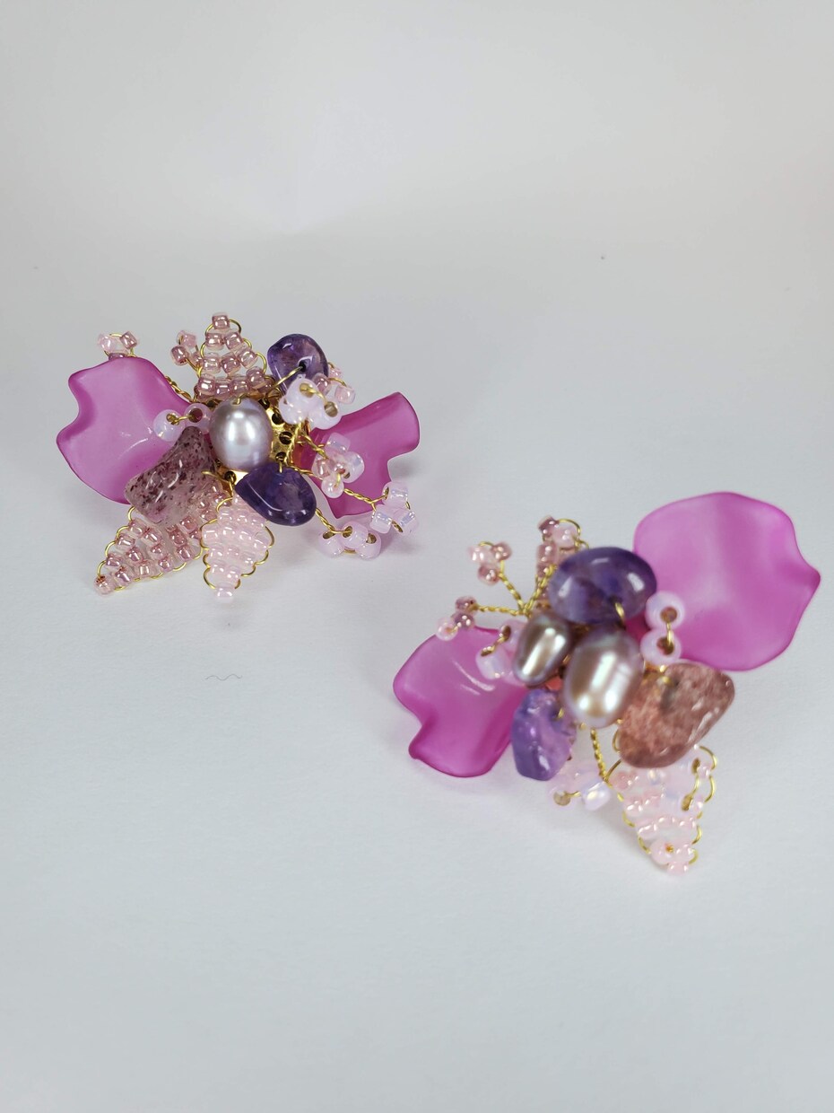 貴女に似合うピアスを作ります 天然石やパールをあしらった華やかなピアスです！ イメージ9