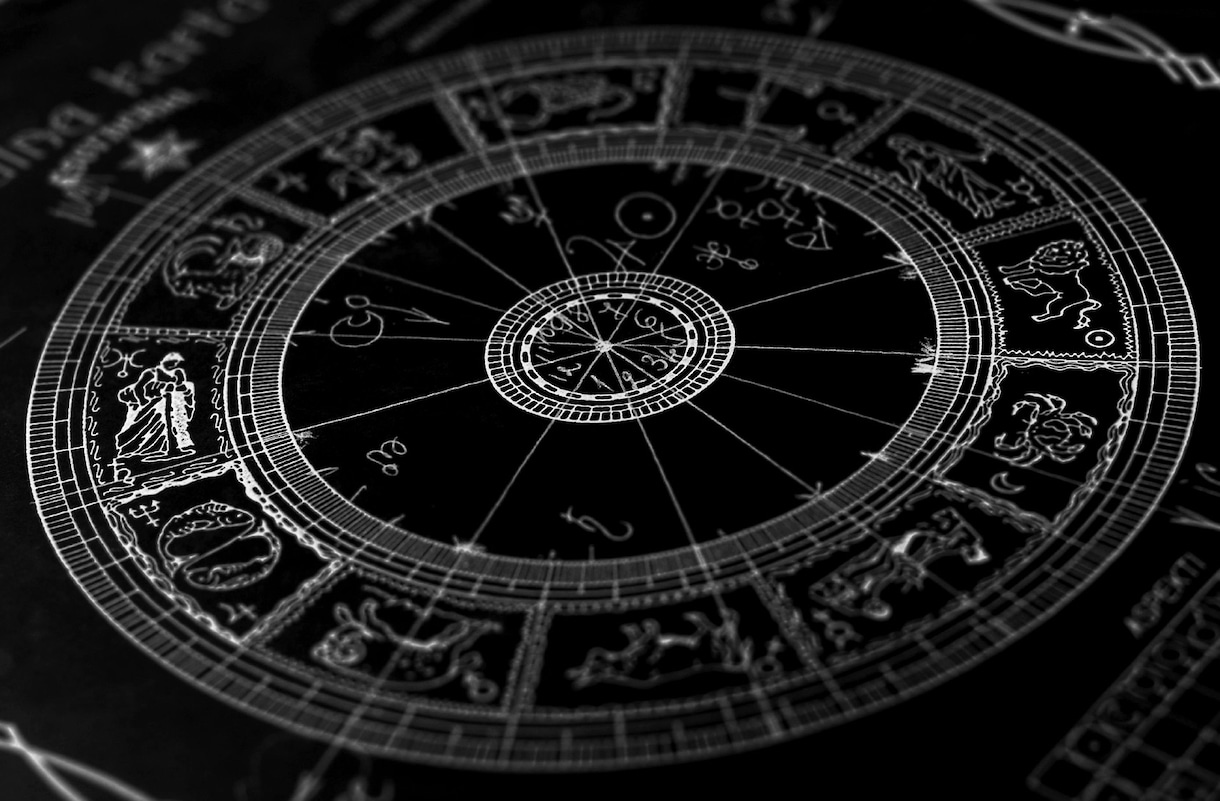 西洋占星術であなたの性格、今年の運勢を占います 西洋占星術であなたの知らないあなた自身を知ることができます。 イメージ1