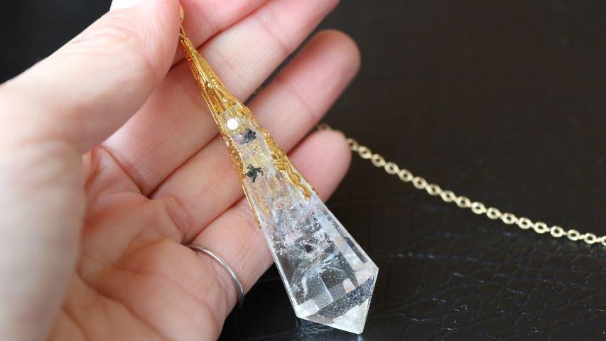 現役の占い講師が「基本のダウジング」を教えます ハイヤーセルフにチャネリングしながらペンデュラムを使う方法 イメージ3