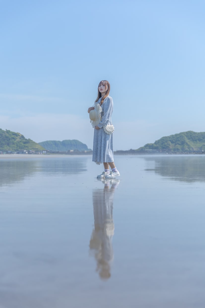イタンキ浜の鏡の海で撮影します 砂浜に空が映り込む鏡の海で思い出の写真を。 イメージ5