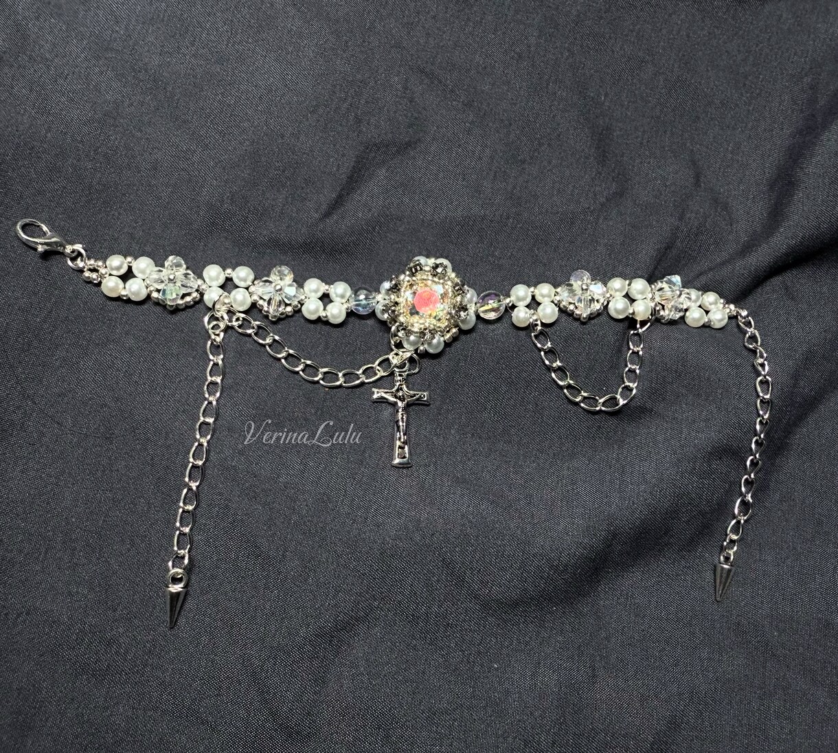 キラキラなアクセサリーが好きな人に向けます 【上品な輝き】パール＆クリスタルブレスレット イメージ1