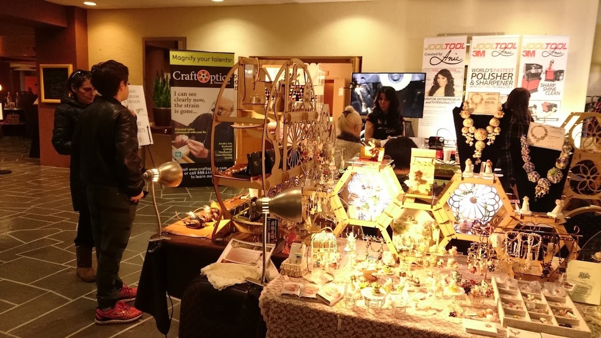 イベントを華やかに彩る什器-ＬＥＤ付も制作します 花車、ステンドグラスのような華やかな目を引く什器、特注ＯＫ イメージ2