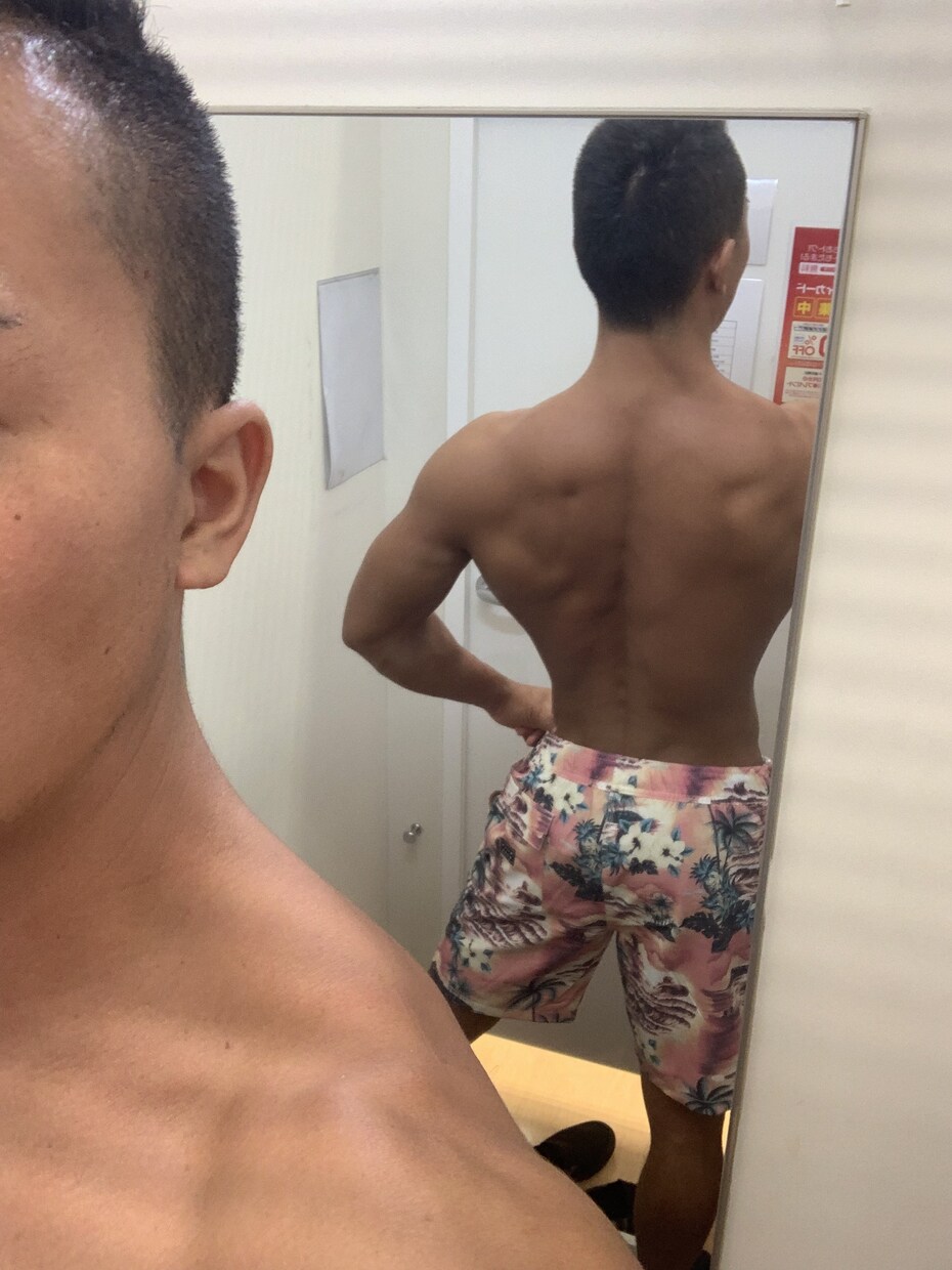 夏に向けて身体を作ります トレーニングしているジムで教えて欲しいなど提案もしてます。 イメージ3