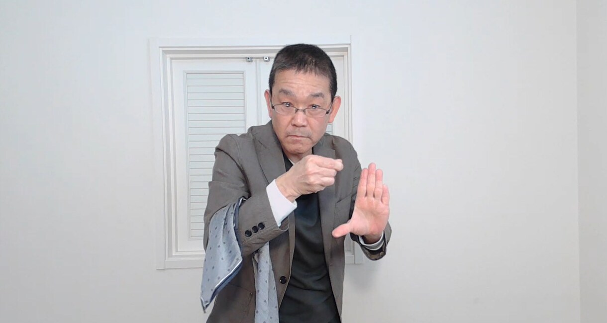 スプーンが現れフォークに変化！このマジック教えます 飲み会で注目を浴びたい人必見！効果抜群のオススメマジック！ イメージ8