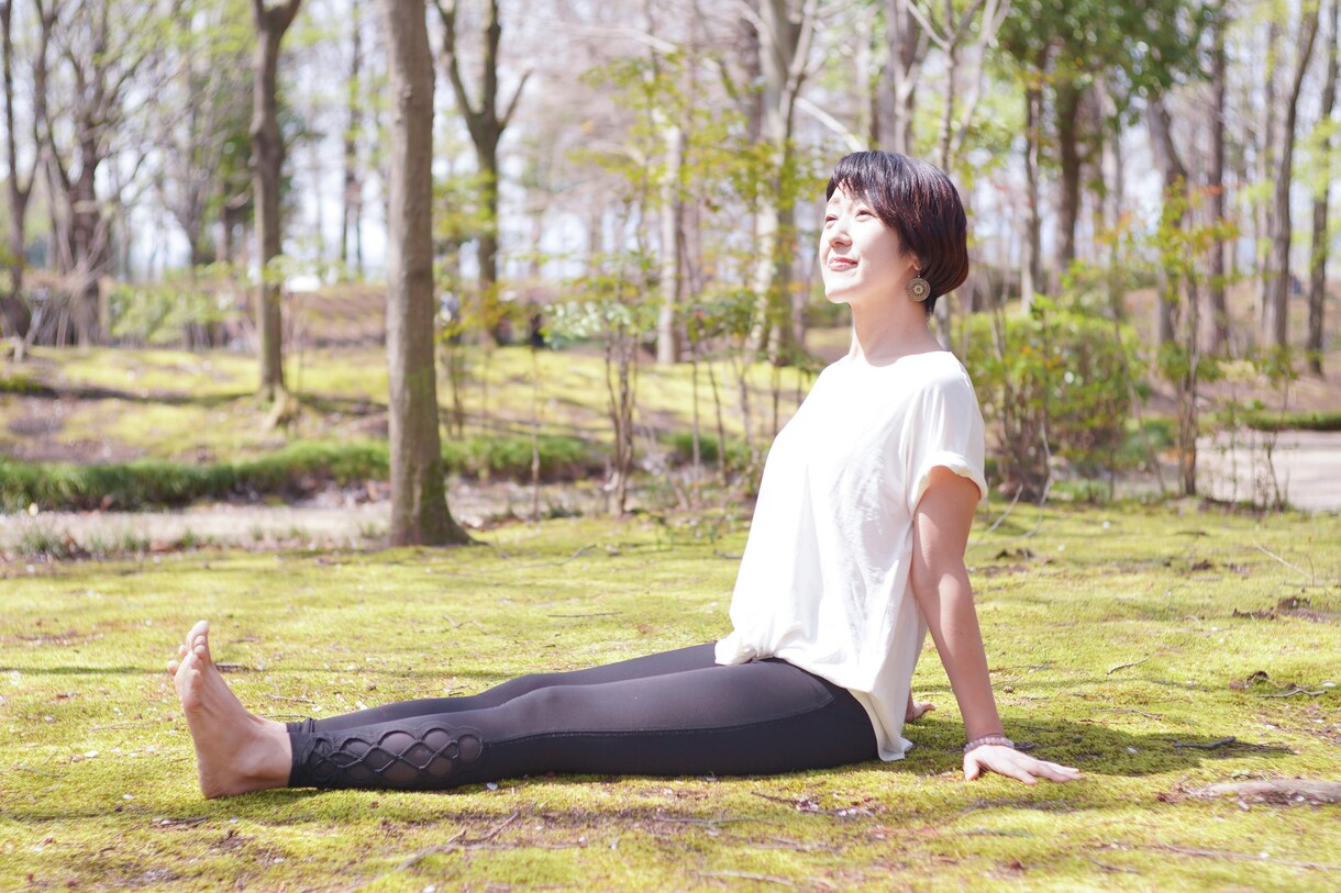 初心者向けのヨガレッスンを提供します ヨガが初めてでも体が硬くても大丈夫です。楽しくヨガしましょう イメージ3
