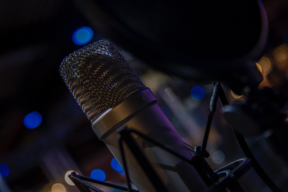 渋声ネイティブスピーカーが英語ナレーションやります 日本語を始め、英語、ドイツ語も渋い声で録っちゃいます！ イメージ1