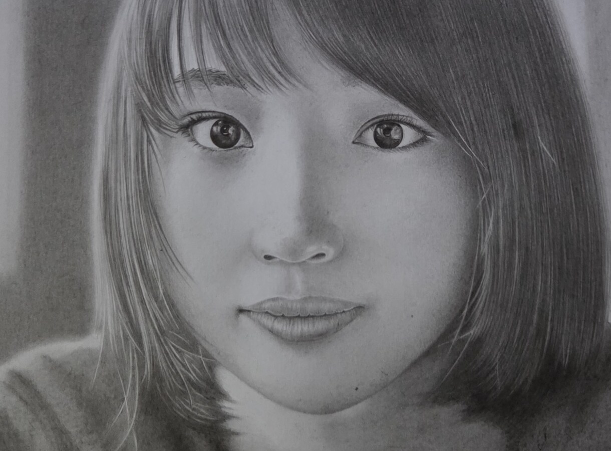 写真からリアルな似顔絵制作します 鉛筆(モノクロ)でスーパーリアルな似顔絵制作します。 イメージ4