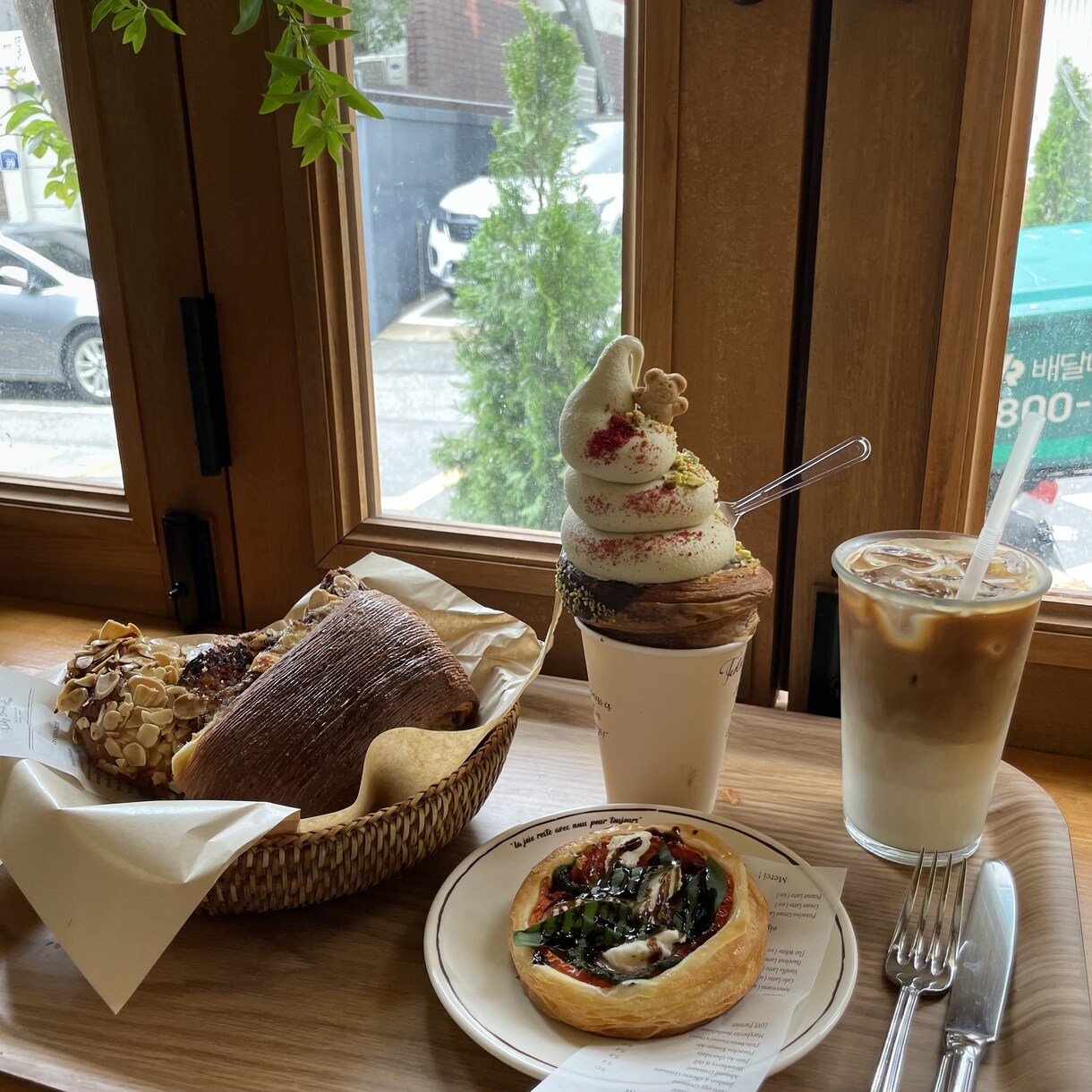 韓国のおしゃれなカフェ•スポットを撮影いたします 韓国在住!インスタ映えするカフェの撮影をお手伝いいたします イメージ2