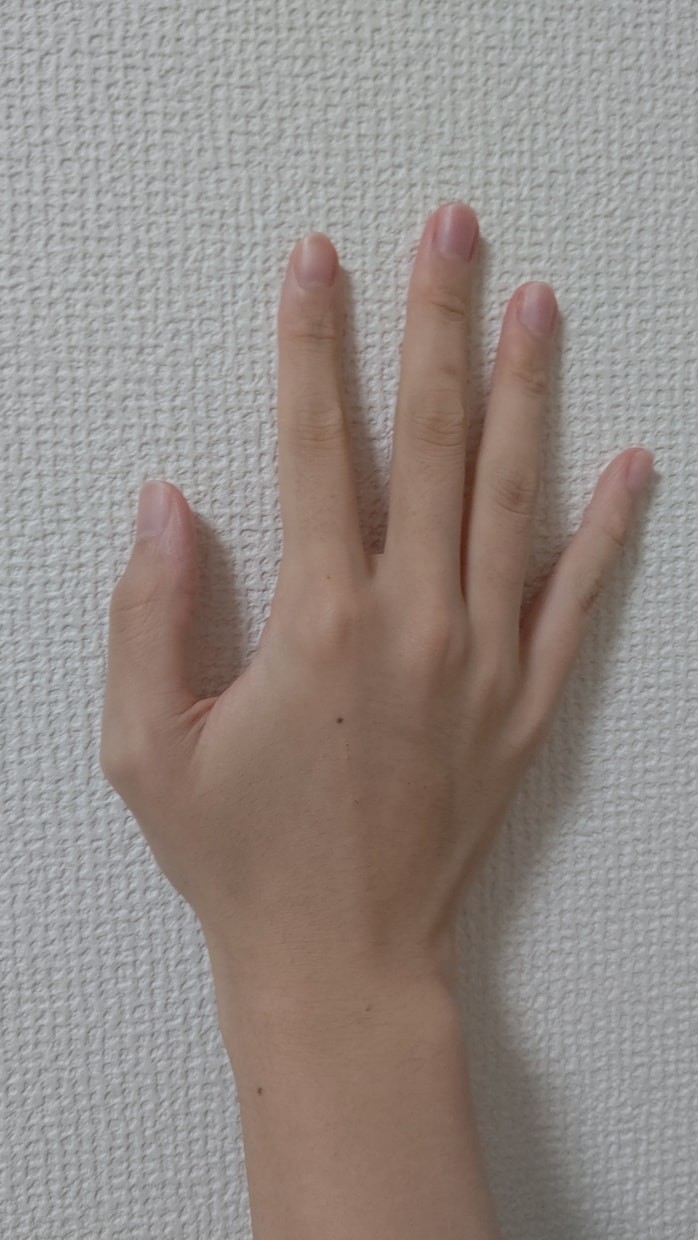 女性の手、素材として提供します ハンドモデル、ネイルモデル、お好きなシチュエーションでどうぞ イメージ8
