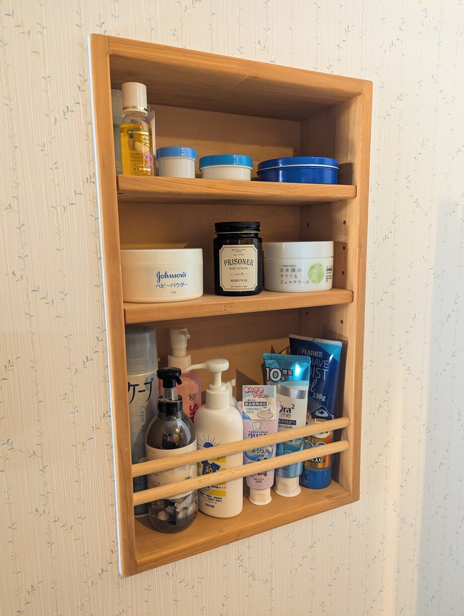 木材とタイルで理想の造作収納やニッチを製作します 洗面天板からニッチまで、暮らしに馴染む造作家具を作ります。 イメージ1