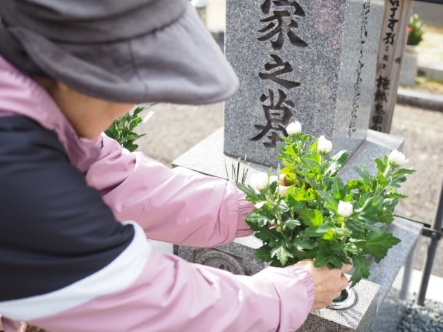 長崎県内交通費無料＿元清掃員がお墓参り代行します 前職の経験と女性ならではのきめ細やかさが強みです イメージ2