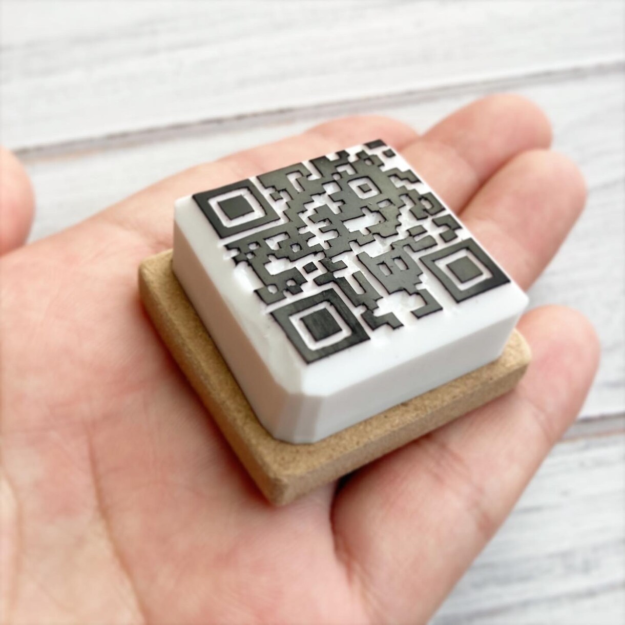 QRコードの消しゴムはんこお作りします 手作りで温かみのあるQRコードで、色々アピールしませんか イメージ4
