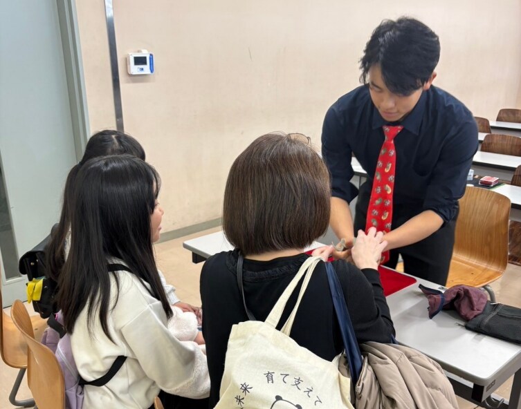 1～20名様　プロマジシャンが盛り上げます 会食やVIP接待、プライベートな宴席など、少人数での場で イメージ2