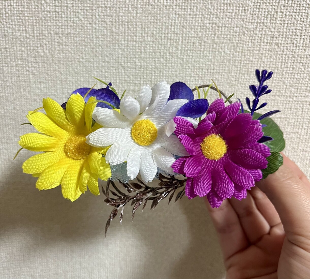 お好きなカラーのコサージュ・ヘアクリップ作ります 大切な日、あなたの好きな色を身に付けてみませんか？ イメージ5