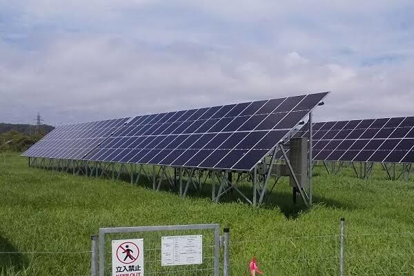 太陽光発電所内の管理いたします パネル掃除や除草作業！お任せください！ イメージ1
