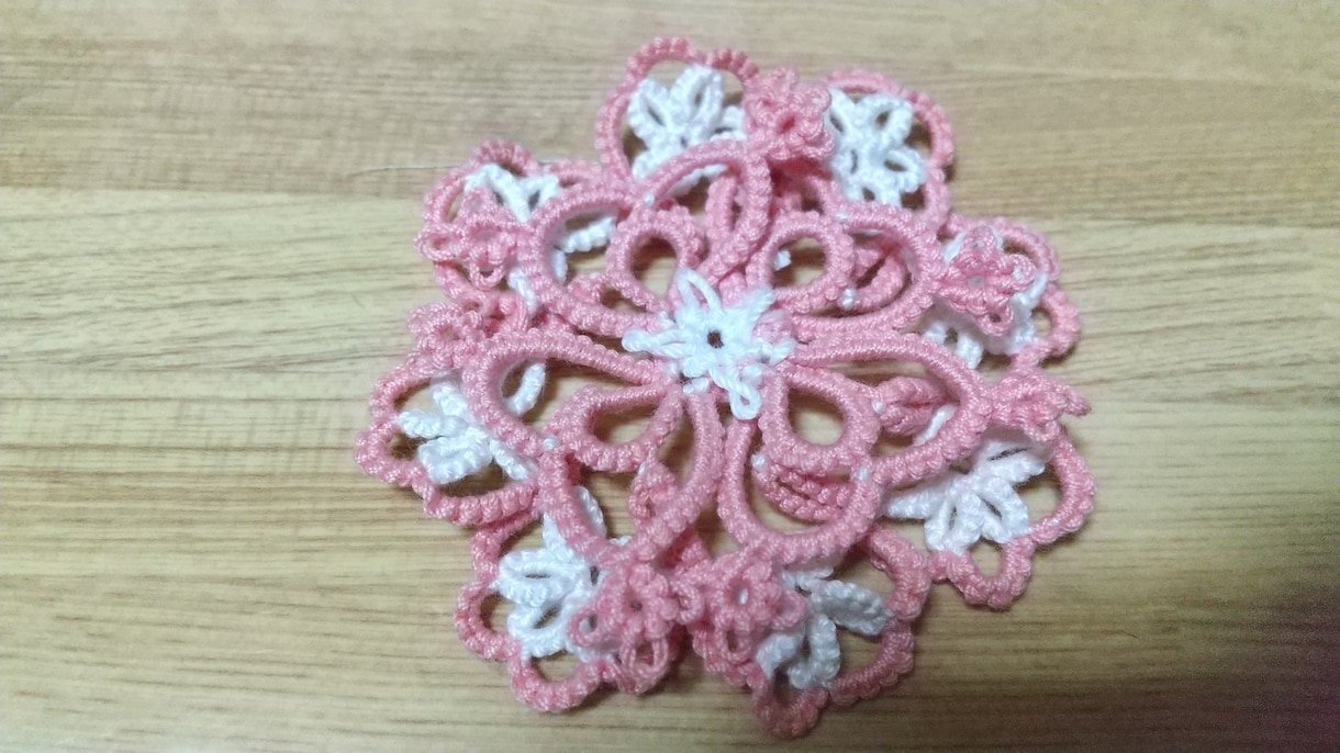 タティングレースでワンポイントアクセ作ります 可愛いお花や蝶々、ドレスなど使い方は様々！ イメージ3