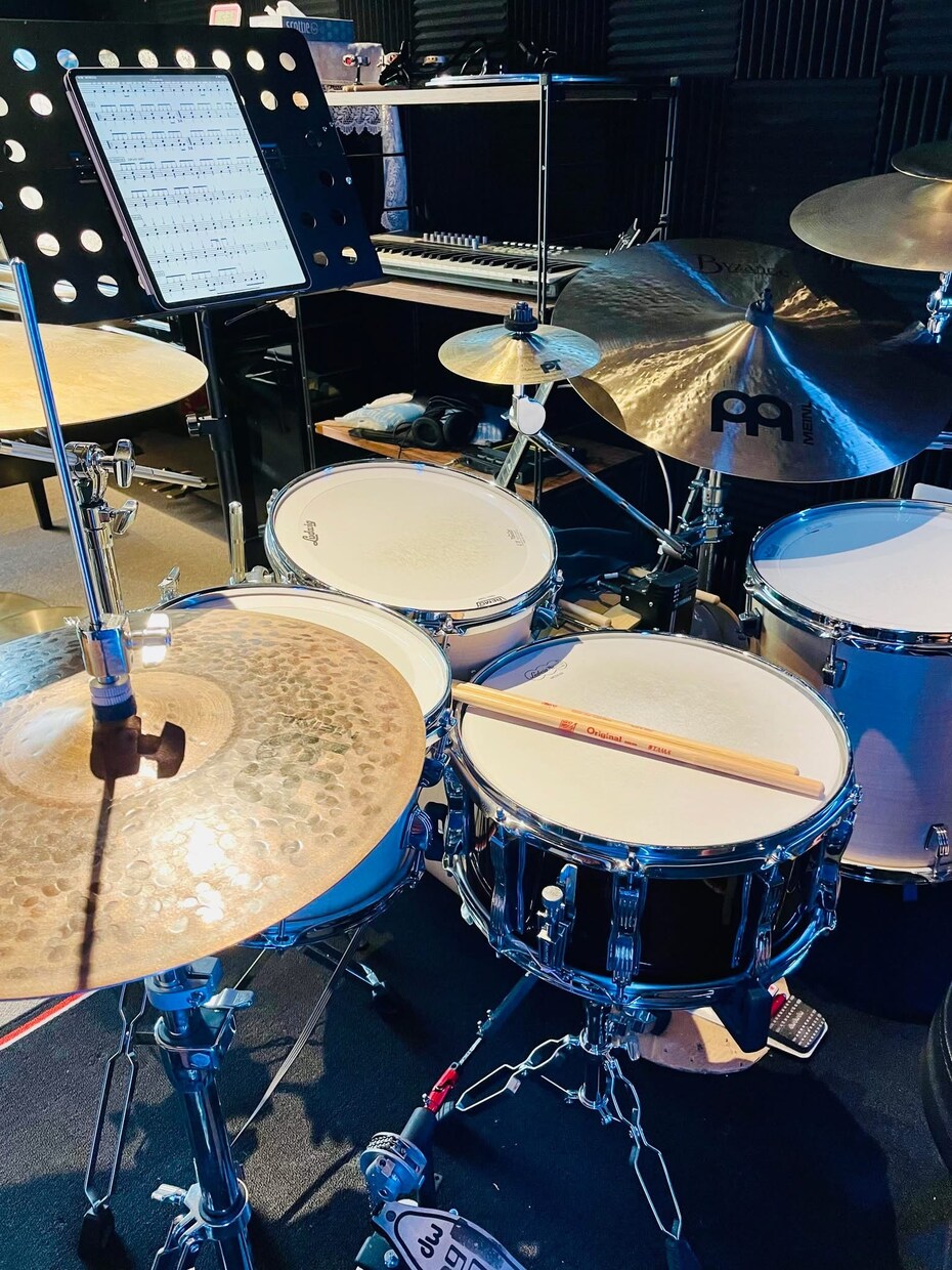 生ドラム録音します！自宅スタジオで柔軟に対応します DTMでは出せない生音の迫力をお届けします。 イメージ2