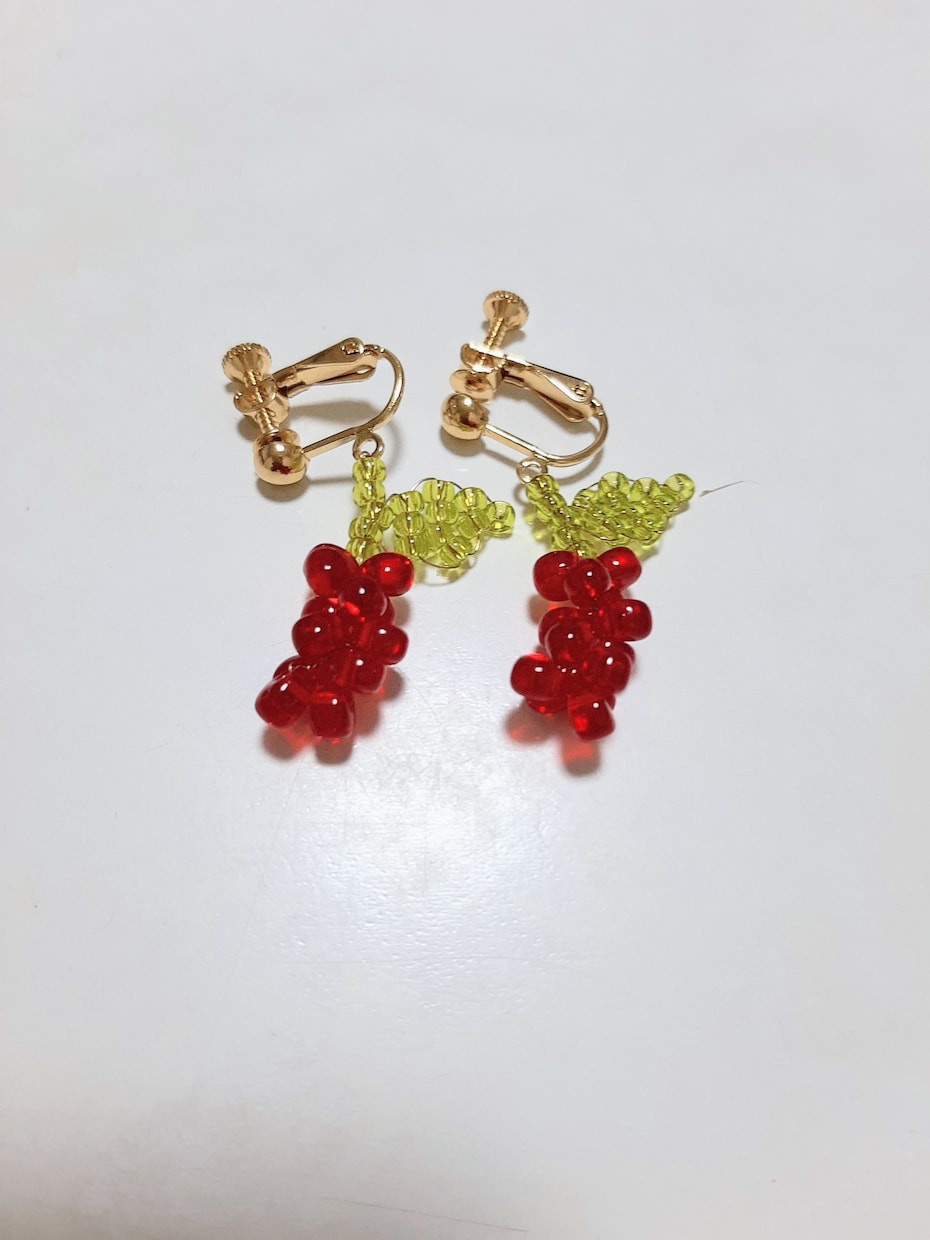 ビーズ手芸のアクセサリーを販売します ブローチ2つとイヤリング4つです。 イメージ7