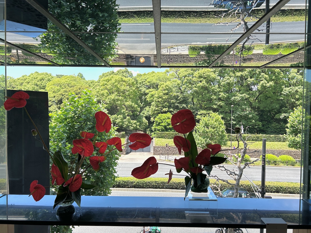 お花をペットポドルで飾れるように教えます 華道師範所有者が、華道の要素を活かして、お教えします。 イメージ4