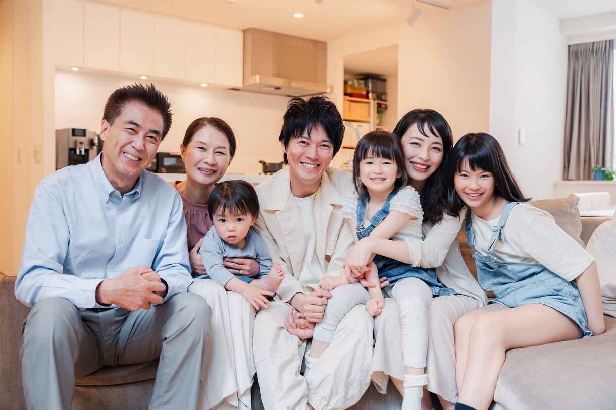 出張＆スタジオ完備！心に残る家族写真を撮影します 商業撮影のプロが高品質な家族写真を撮影！遺影や個人撮影も◎ イメージ3