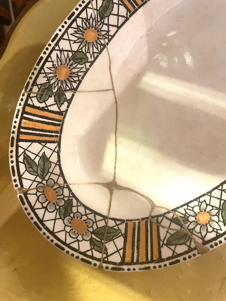 大切な器の欠け・割れを簡易金継ぎでお直しいたします 食品衛生法をクリアした素材を使用 イメージ2