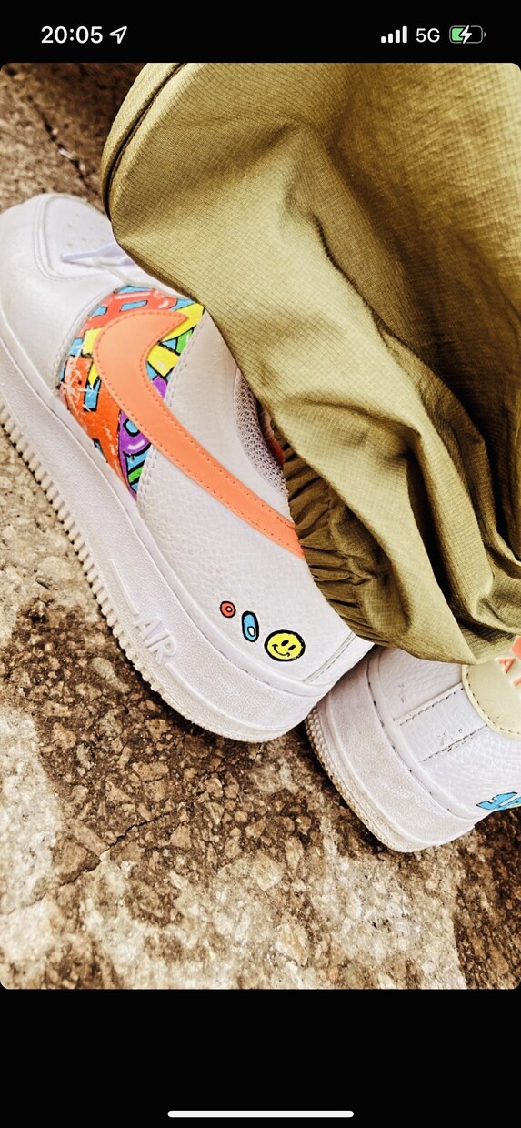 あなた好みのオリジナルスニーカーをプロが制作します 三つのキーワードからあなただけのスニーカーを手書きで制作！ イメージ1