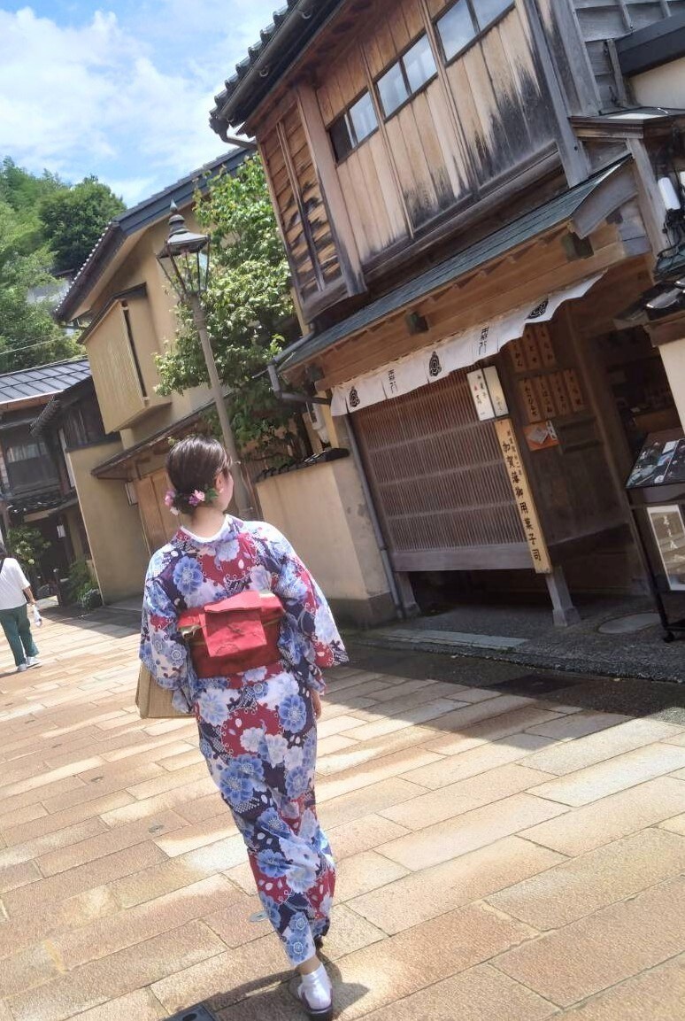 出張着付け｜浴衣・袴・振袖・留袖全て対応します プロの確かな技術で、あなたの大切な一日をサポートします イメージ6