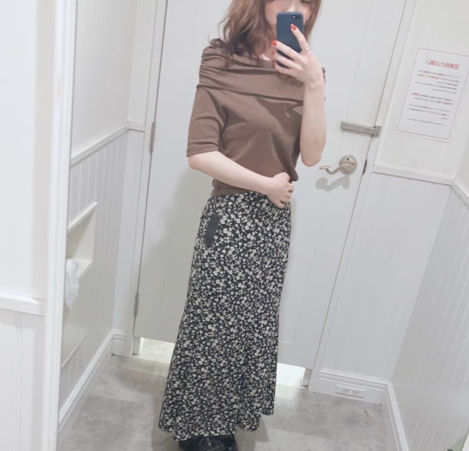 服の選び方や合わせ方、一緒に考えます おしゃべりしながら、ぴったりの1着を見つけましょう☺︎ イメージ2