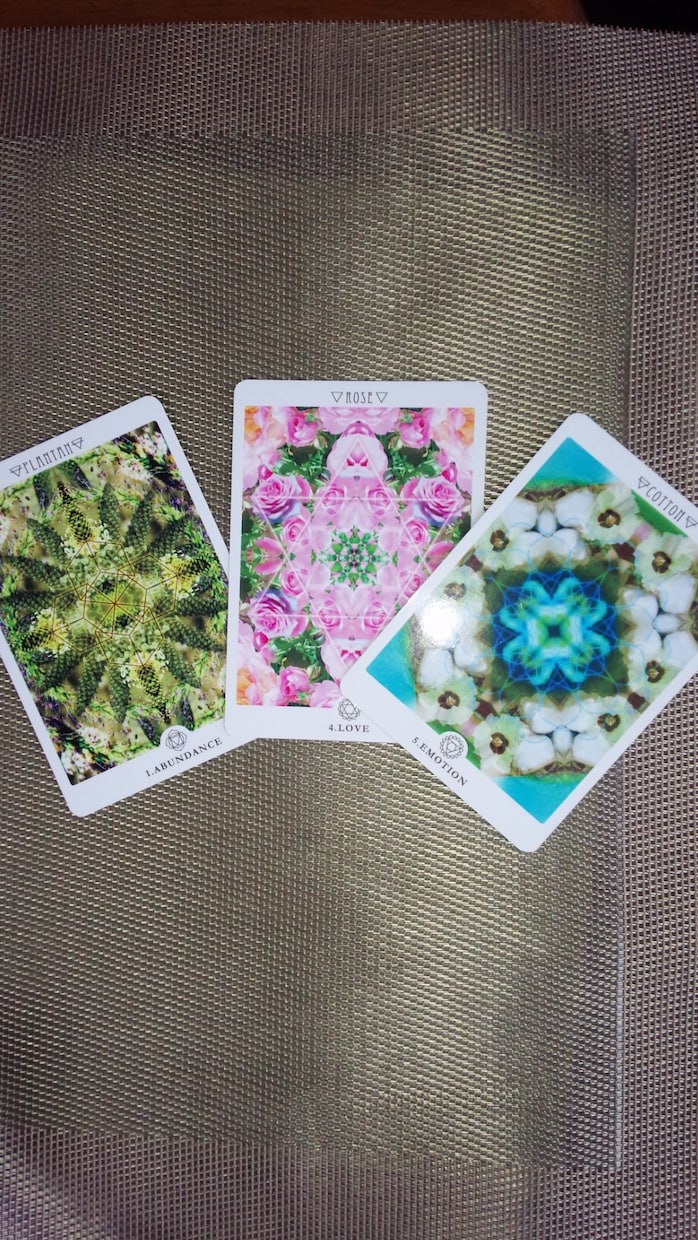 今、必要なメッセージを送ります 。花曼荼羅カードで、宇宙からのメッセージをお伝えします。 イメージ1