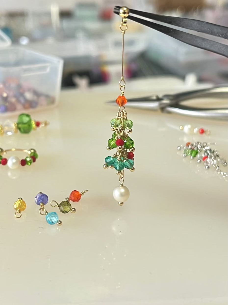 ディップアートで花のアクセサリーをお作りします ご希望の色、アクセサリーの種類、大きさをご記入ください。 イメージ1