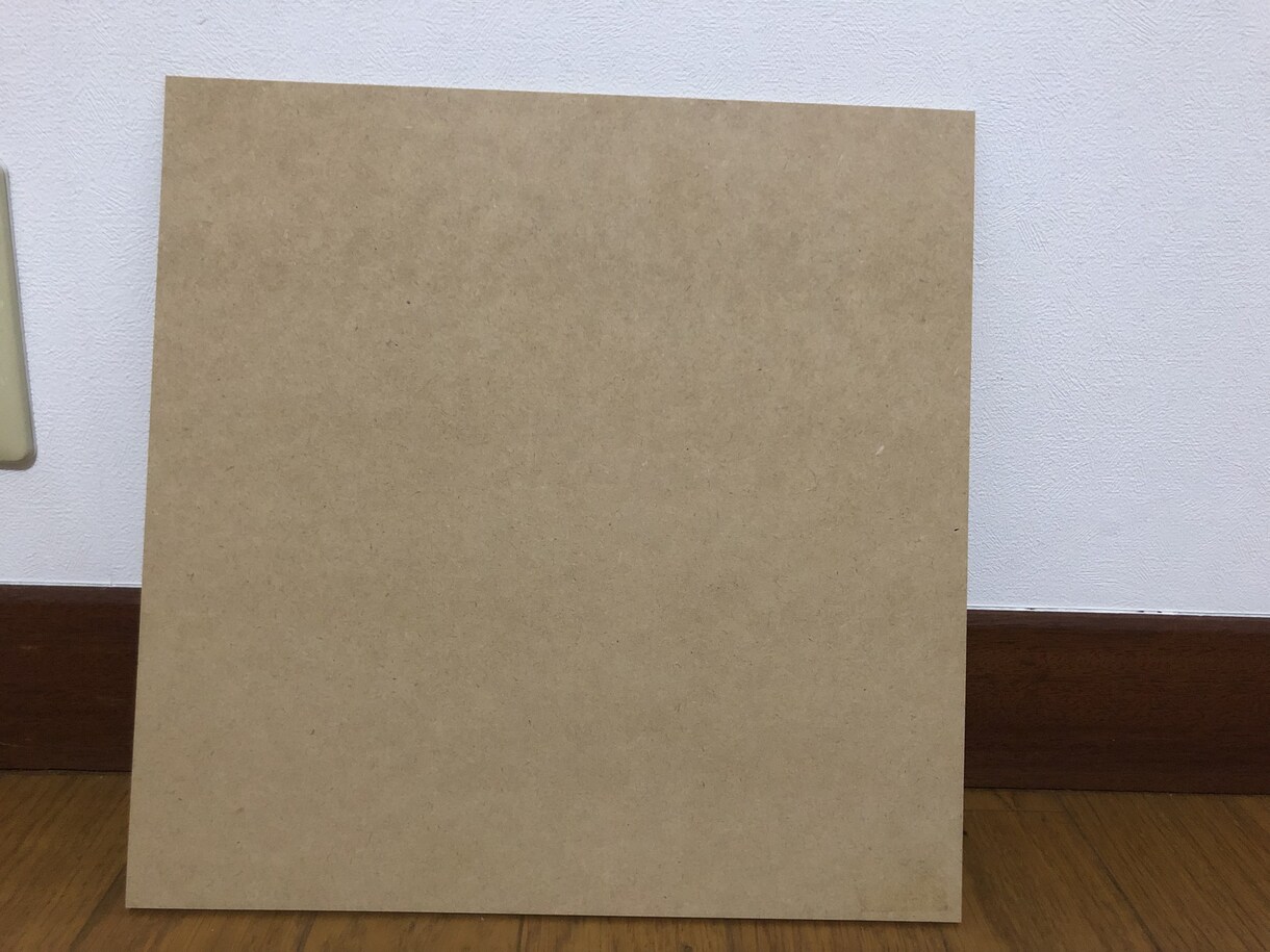 家の部屋、玄関に飾れます 笑顔や元気を与える一輪の赤いバラ イメージ5
